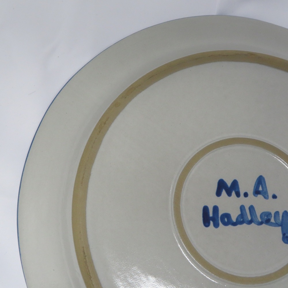 MA Hadley Pottery Blue Whale Dinner Plate Hand Painted Stoneware Nautical VTG - Picture 9 of 14